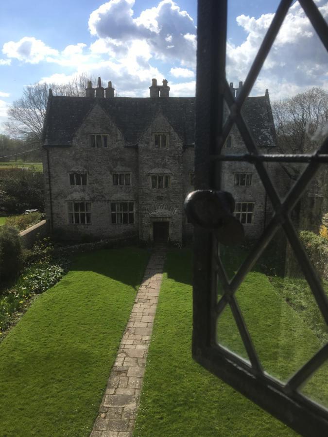 Welsh Gatehouse, Historic Castle Which Can Cater For Electric Vehicle Mathern 外观 照片
