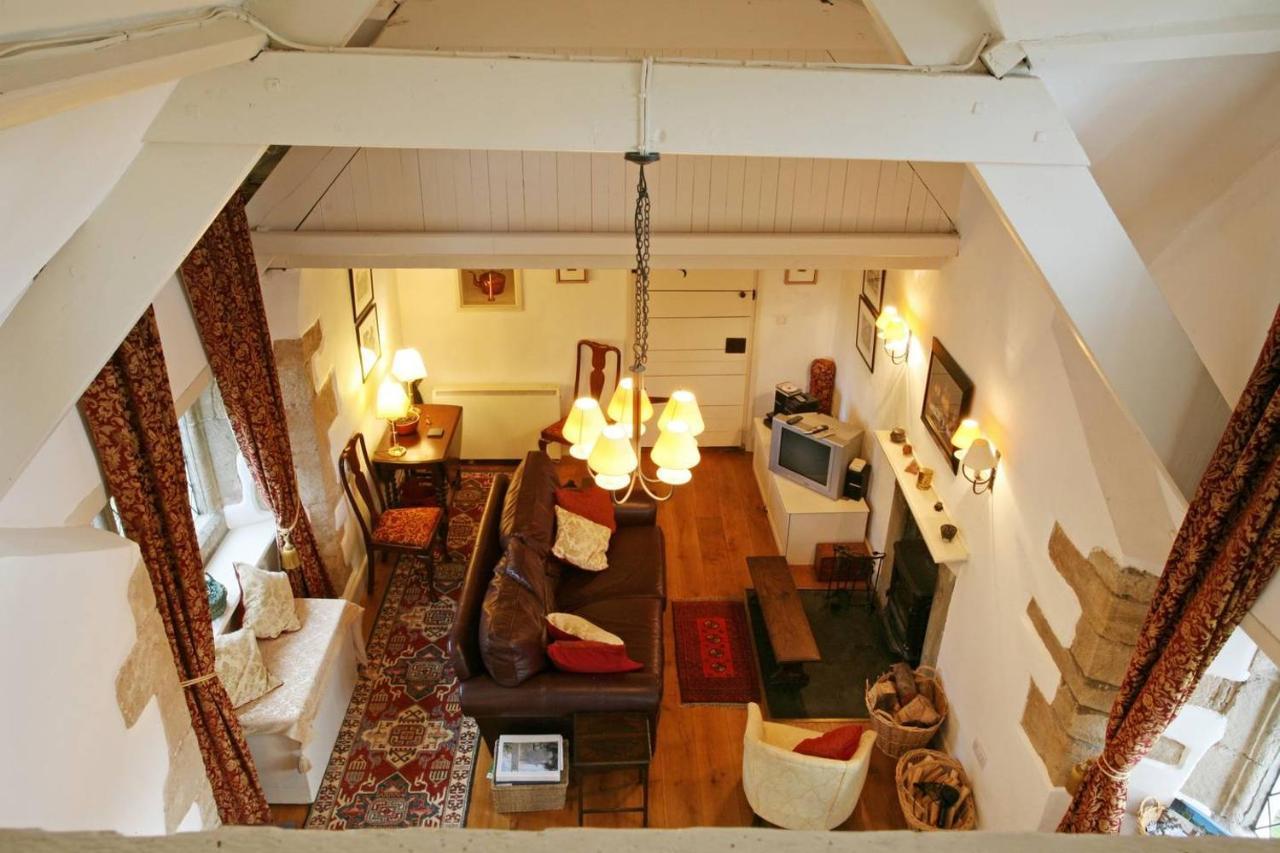 Welsh Gatehouse, Historic Castle Which Can Cater For Electric Vehicle Mathern 外观 照片