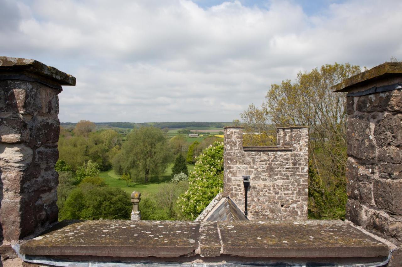 Welsh Gatehouse, Historic Castle Which Can Cater For Electric Vehicle Mathern 外观 照片