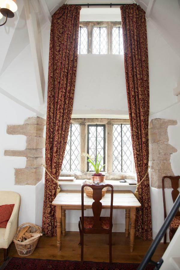 Welsh Gatehouse, Historic Castle Which Can Cater For Electric Vehicle Mathern 外观 照片
